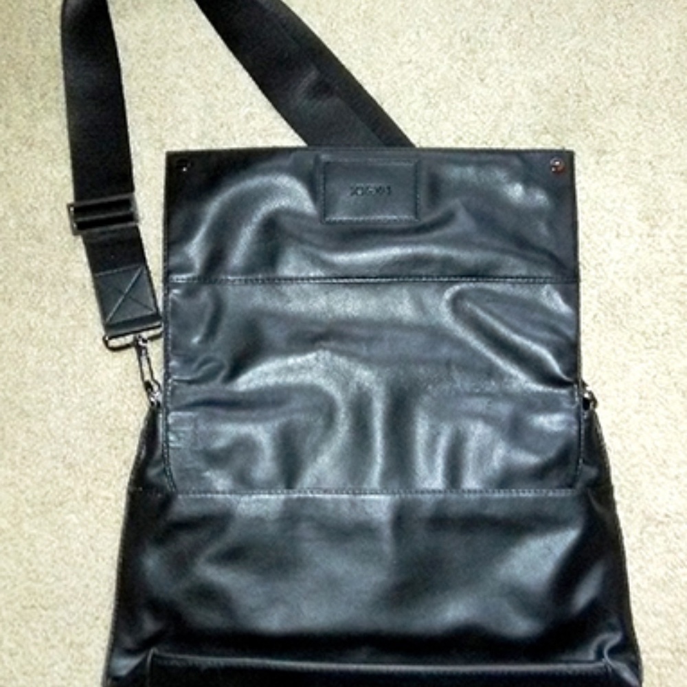 Mexx Messenger Bag - Picture 5 of 7
